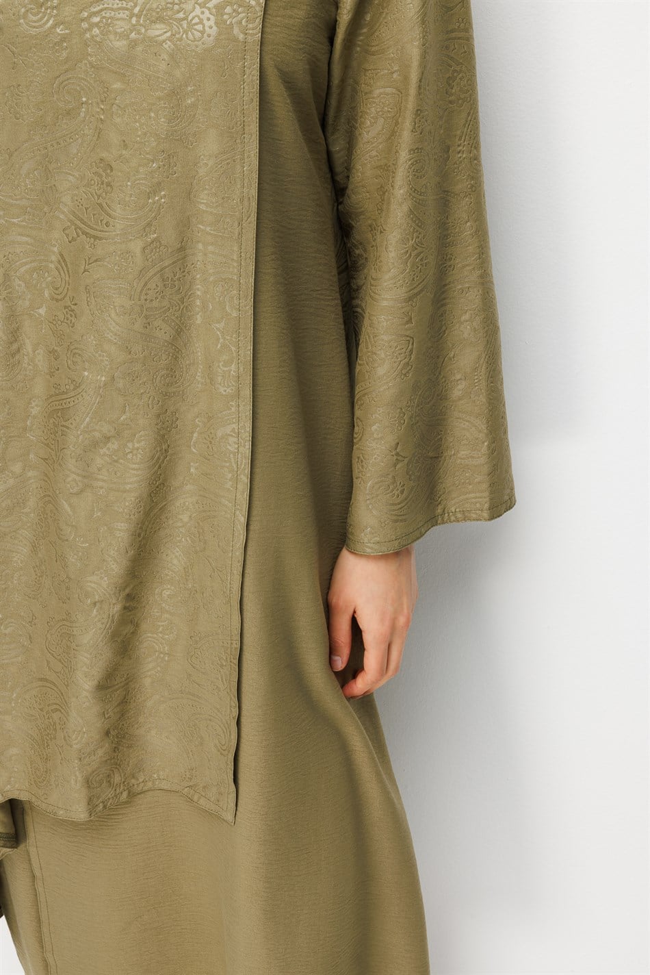 FLORAL Özel Desen Soft Kumaş ve Yaka Kol İpekçe Garni Zamansız Pantalonlu Takım-Haki