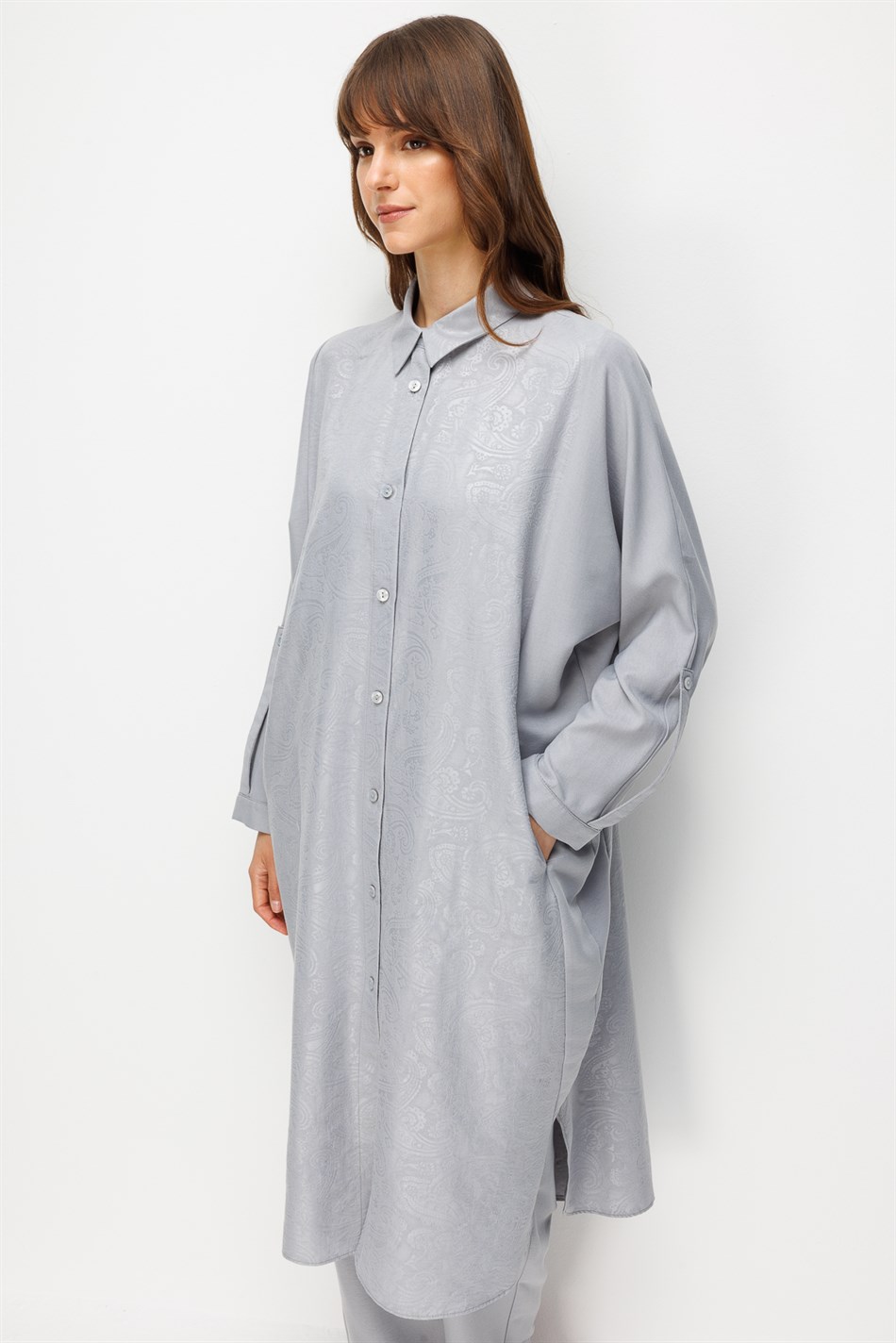 FLORAL Özel Desen Soft Kumaş ve Yan Bant Detaylı İpekçe Garni Zamansız Maxi Tunik-Gri