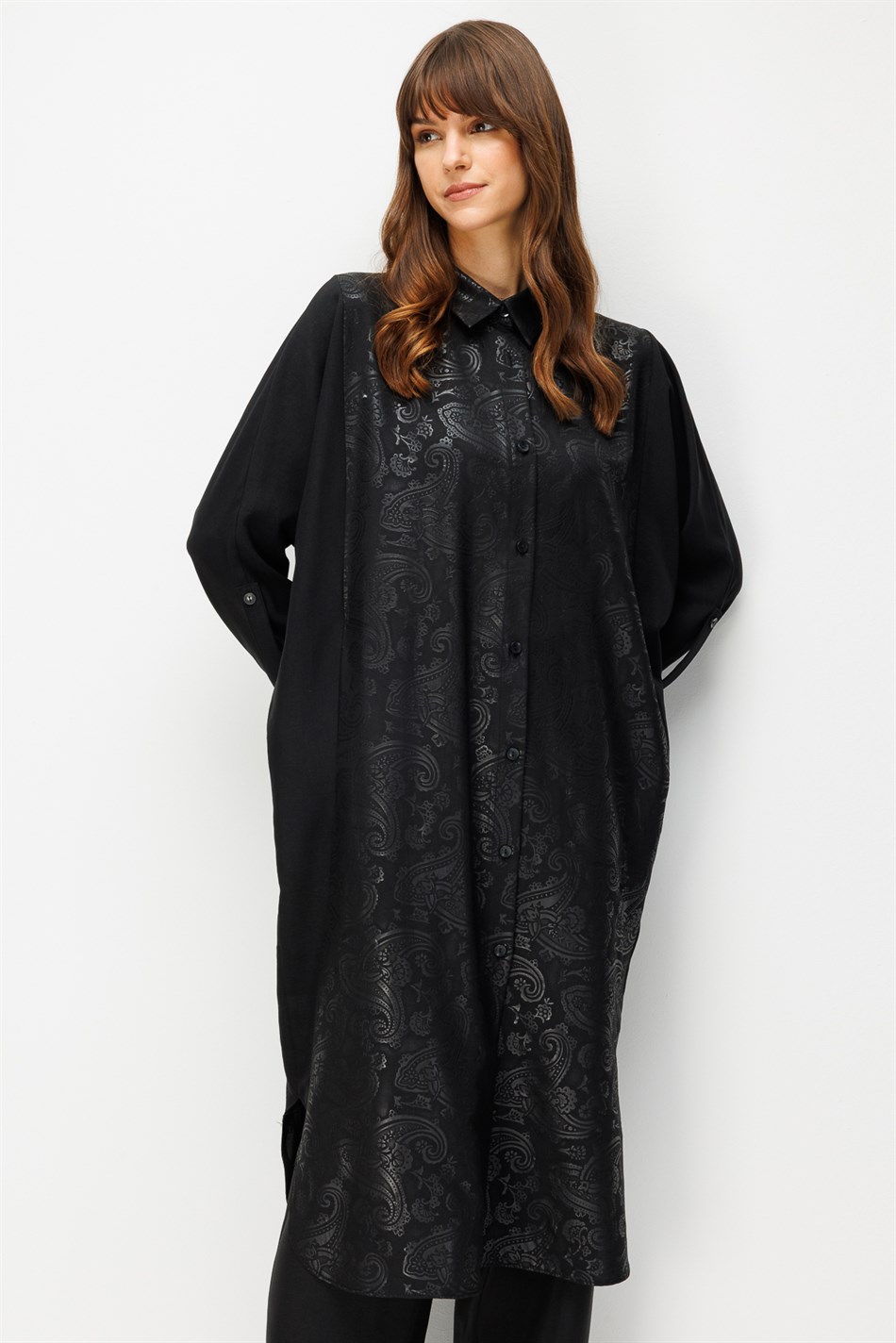 FLORAL Özel Desen Soft Kumaş ve Yan Bant Detaylı İpekçe Garni Zamansız Maxi Tunik-Siyah