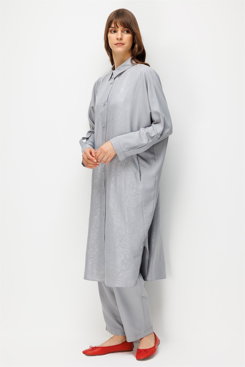FLORAL Özel Desen Soft Kumaş ve Yan Bant Detaylı İpekçe Garni Zamansız Maxi Tunik-Gri