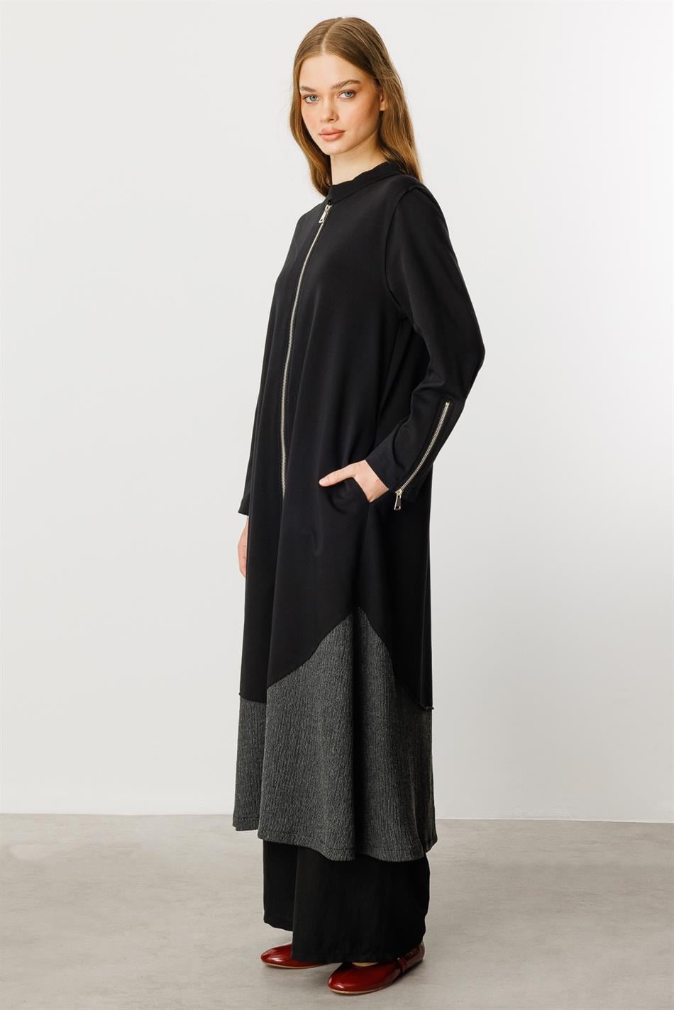 Gratis gebreide abaya van katoenmix met ritssluiting en sierrand - Zwart