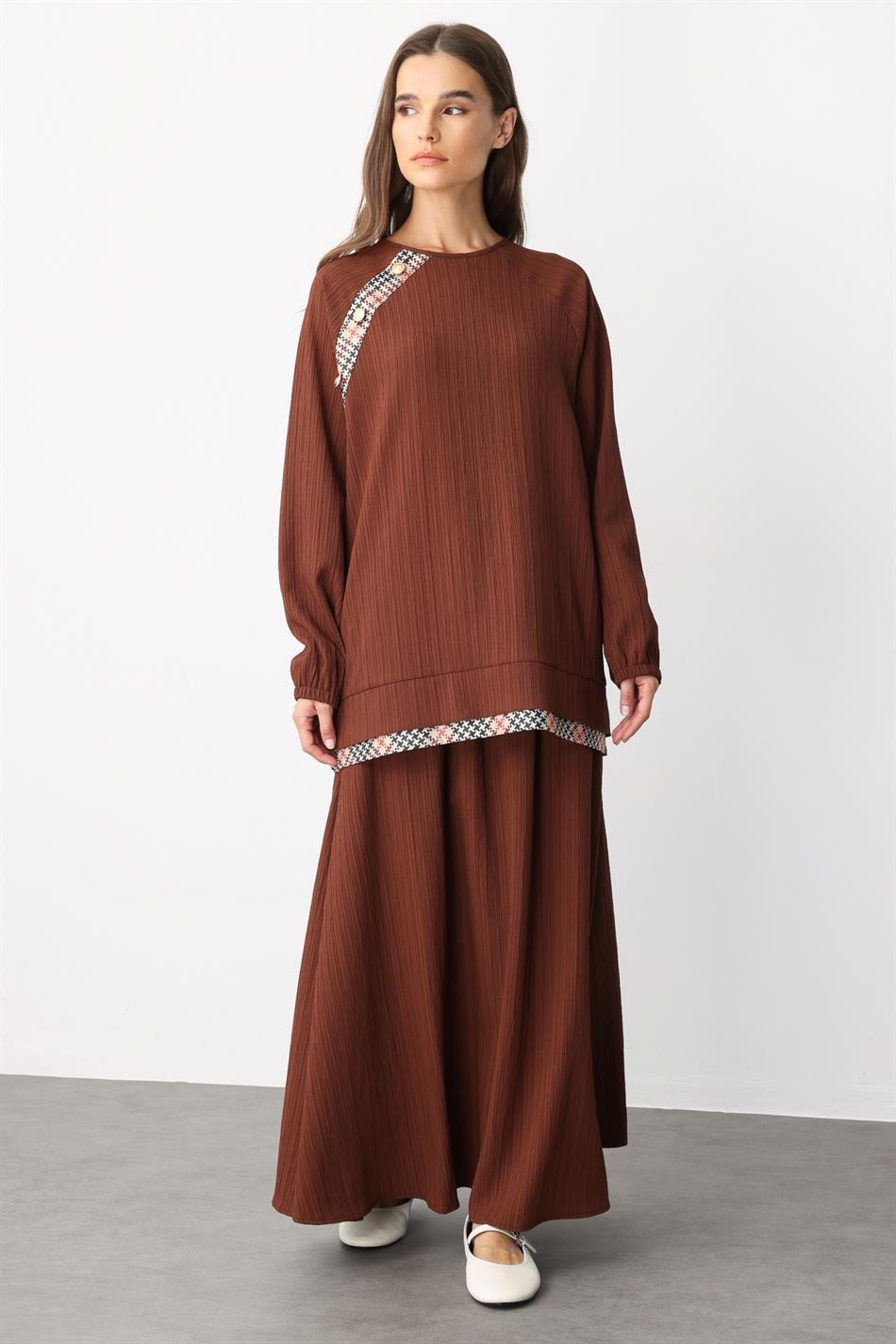 Elegante, speciaal geweven rokset met sierdetails - Koffie