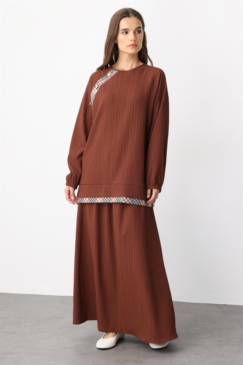Elegante, speciaal geweven rokset met sierdetails - Koffie