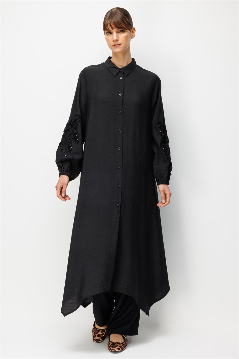Goldy %85 LyoCELL Soft Kumaştan Kol El İşi İşleme Detaylı Zamansız Maxi Tunik Kap-Siyah