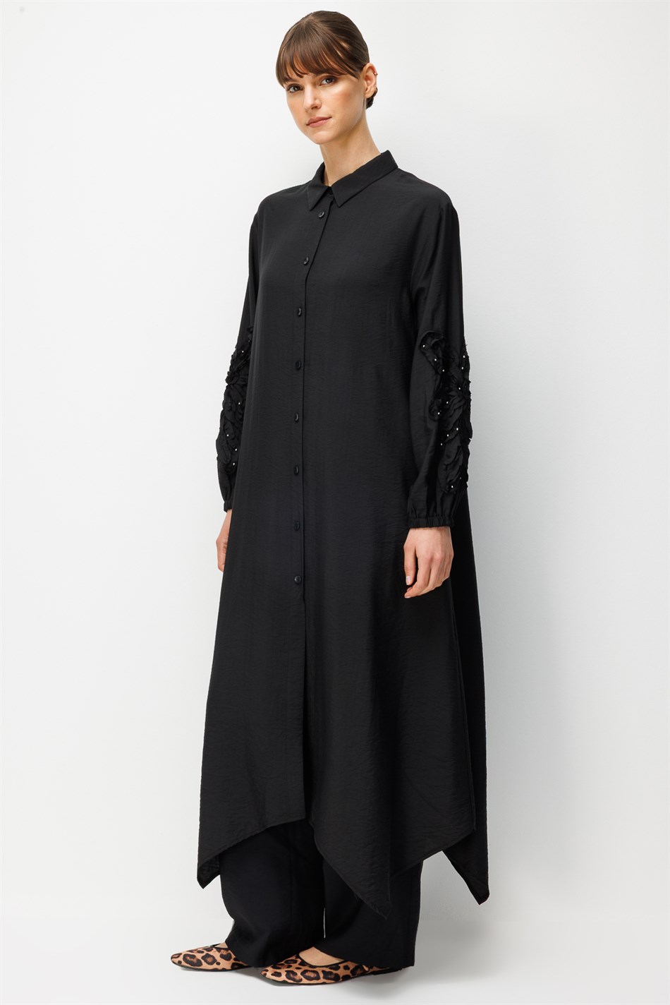 Goldy %85 LyoCELL Soft Kumaştan Kol El İşi İşleme Detaylı Zamansız Maxi Tunik Kap-Siyah