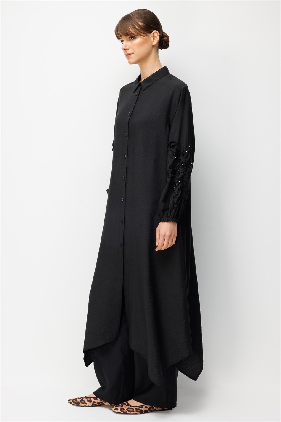 Goldy %85 LyoCELL Soft Kumaştan Kol El İşi İşleme Detaylı Zamansız Maxi Tunik Kap-Siyah