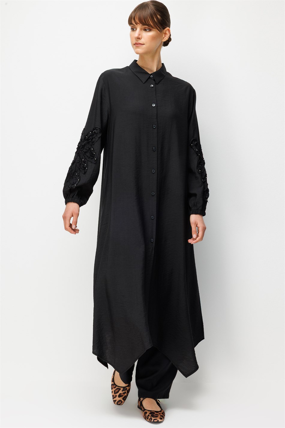 Goldy %85 LyoCELL Soft Kumaştan Kol El İşi İşleme Detaylı Zamansız Maxi Tunik Kap-Siyah