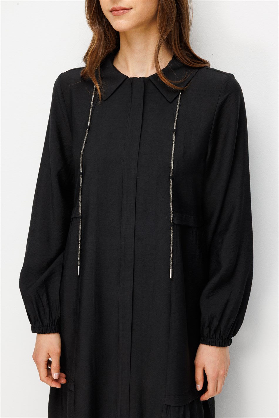 Goldy %85 LyoCELL Soft Kumaştan Yaka Zincir Aksesuarlı Zamansız Maxi Tunik-Elbise-Siyah