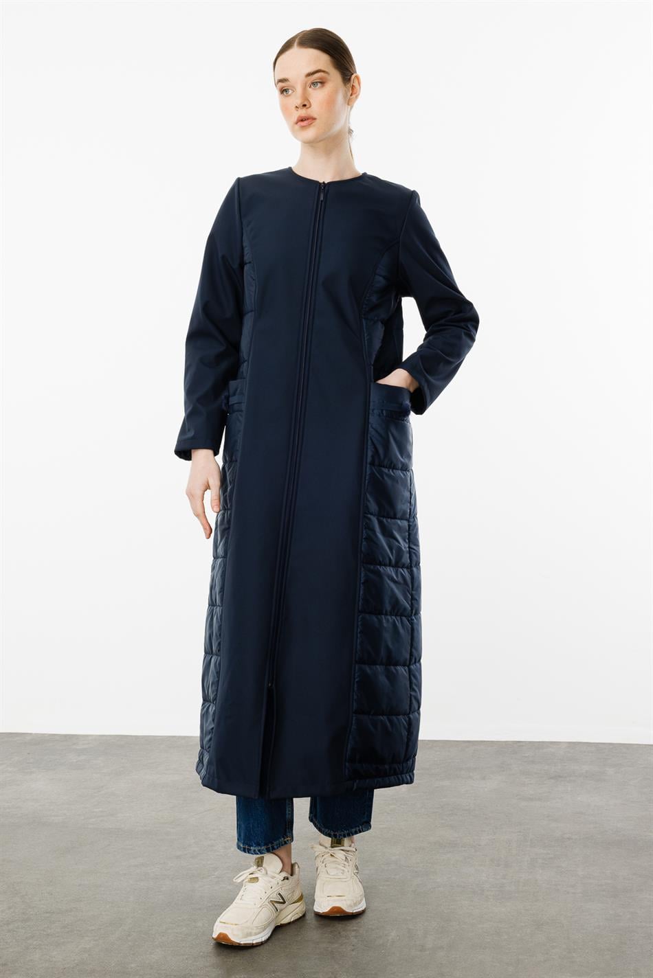 Leichter, bequemer, gesteppter, fleecegefütterter, körperbetonter, maßgeschneiderter Mantel/Jacke - Marineblau.