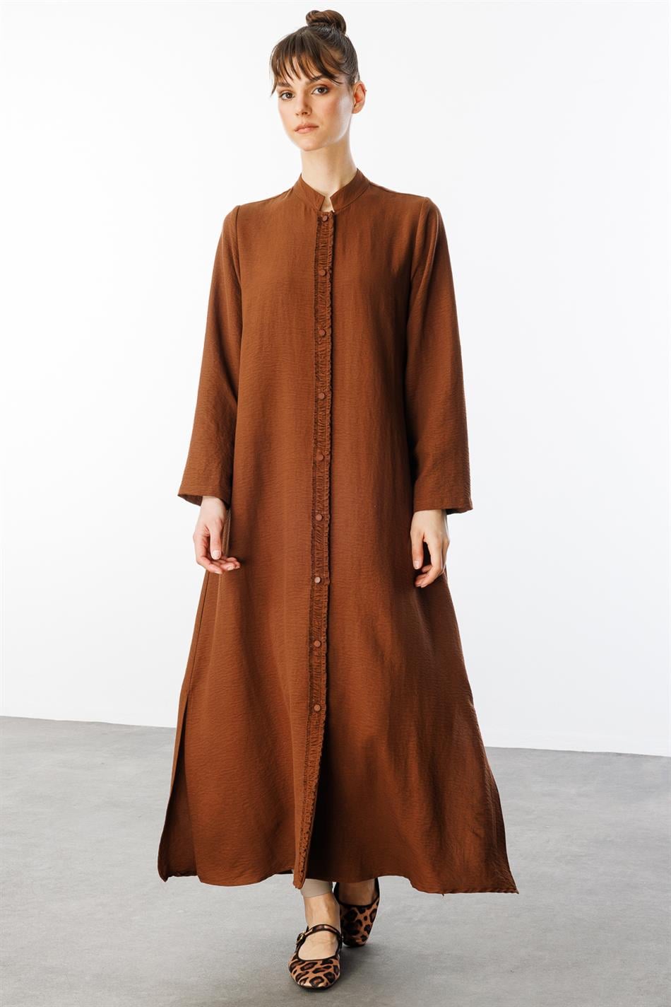 HM Cape/Abaya met geplooide details aan de voor- en achterkant, zijdezachte textuur, sportieve en tijdloze stijl - Bruin
