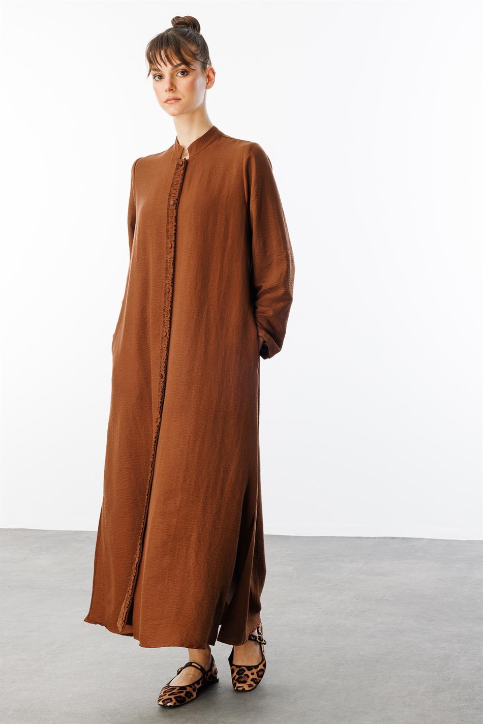 HM Cape/Abaya met geplooide details aan de voor- en achterkant, zijdezachte textuur, sportieve en tijdloze stijl - Bruin