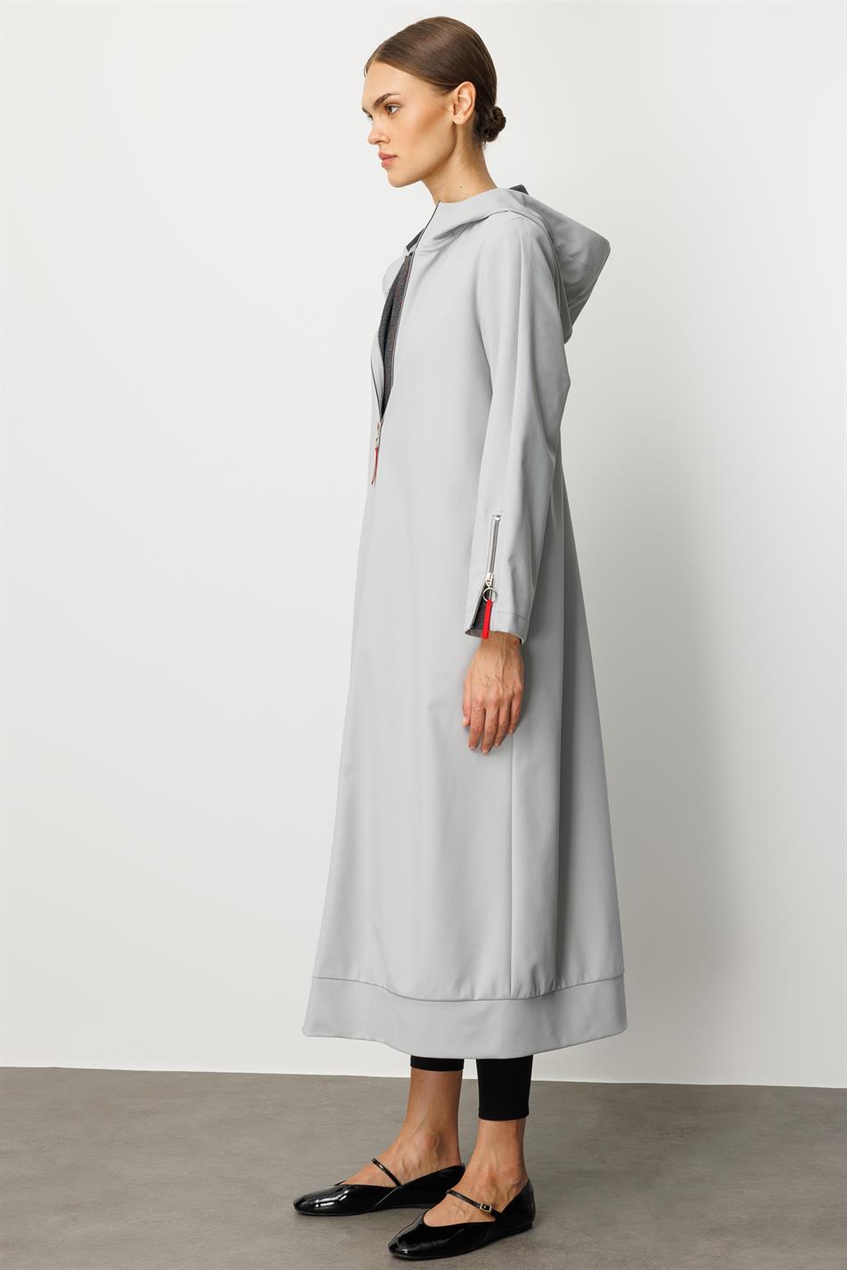 İncə, yüngül, xüsusi elastik xarici gövdə və pambıq daxili astar, tam gücləndirilmiş, rəng detalları ilə zənginləşdirilmiş, idman üslublu, zamansız boz.