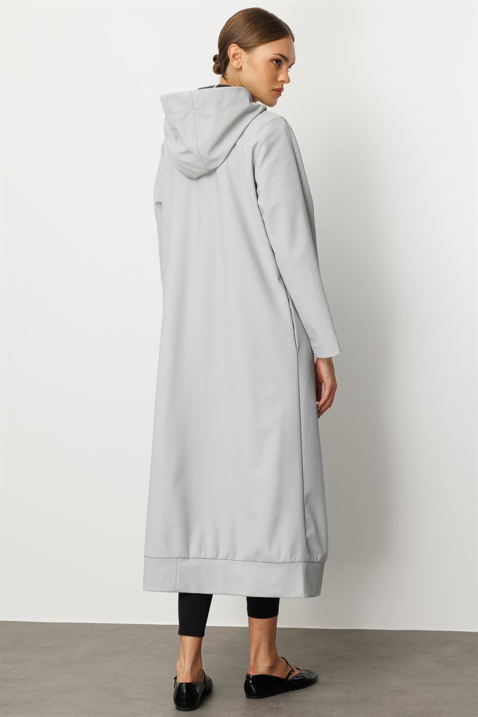 İncə, yüngül, xüsusi elastik xarici gövdə və pambıq daxili astar, tam gücləndirilmiş, rəng detalları ilə zənginləşdirilmiş, idman üslublu, zamansız boz.