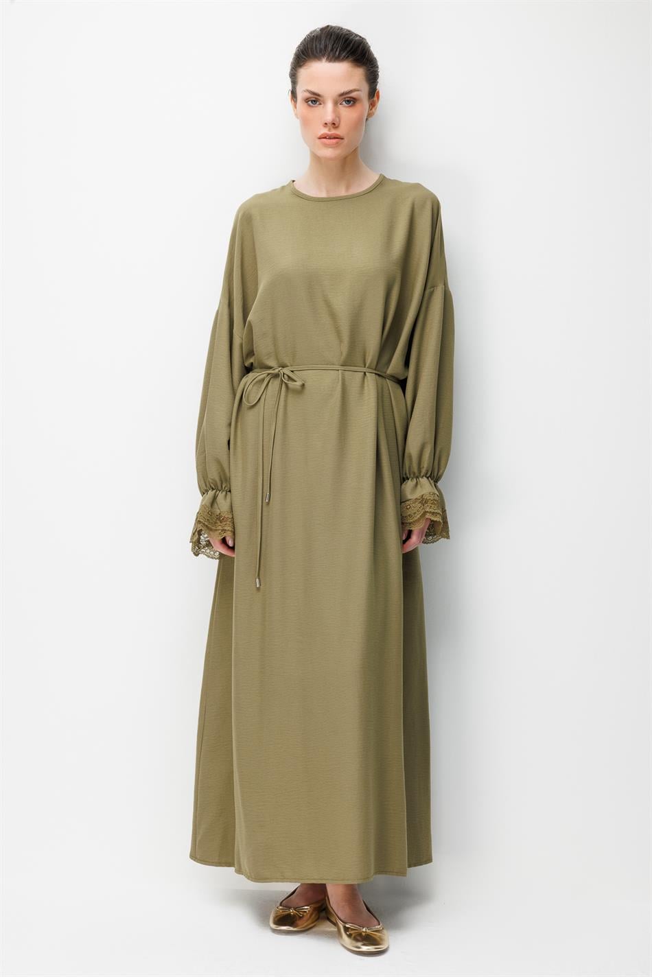 İpekçe Dantel Kol Detaylı Zamansız Elbise-Haki