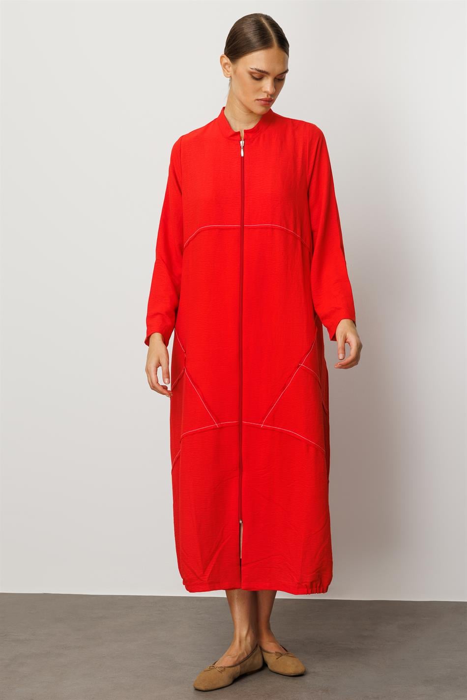 Leichter und atmungsaktiver Sportmantel/Abaya aus Seidenstoff - Koralle