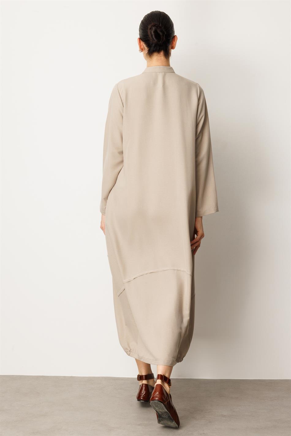 Lichtgewicht en ademende sportjas/abaya gemaakt van zijde.