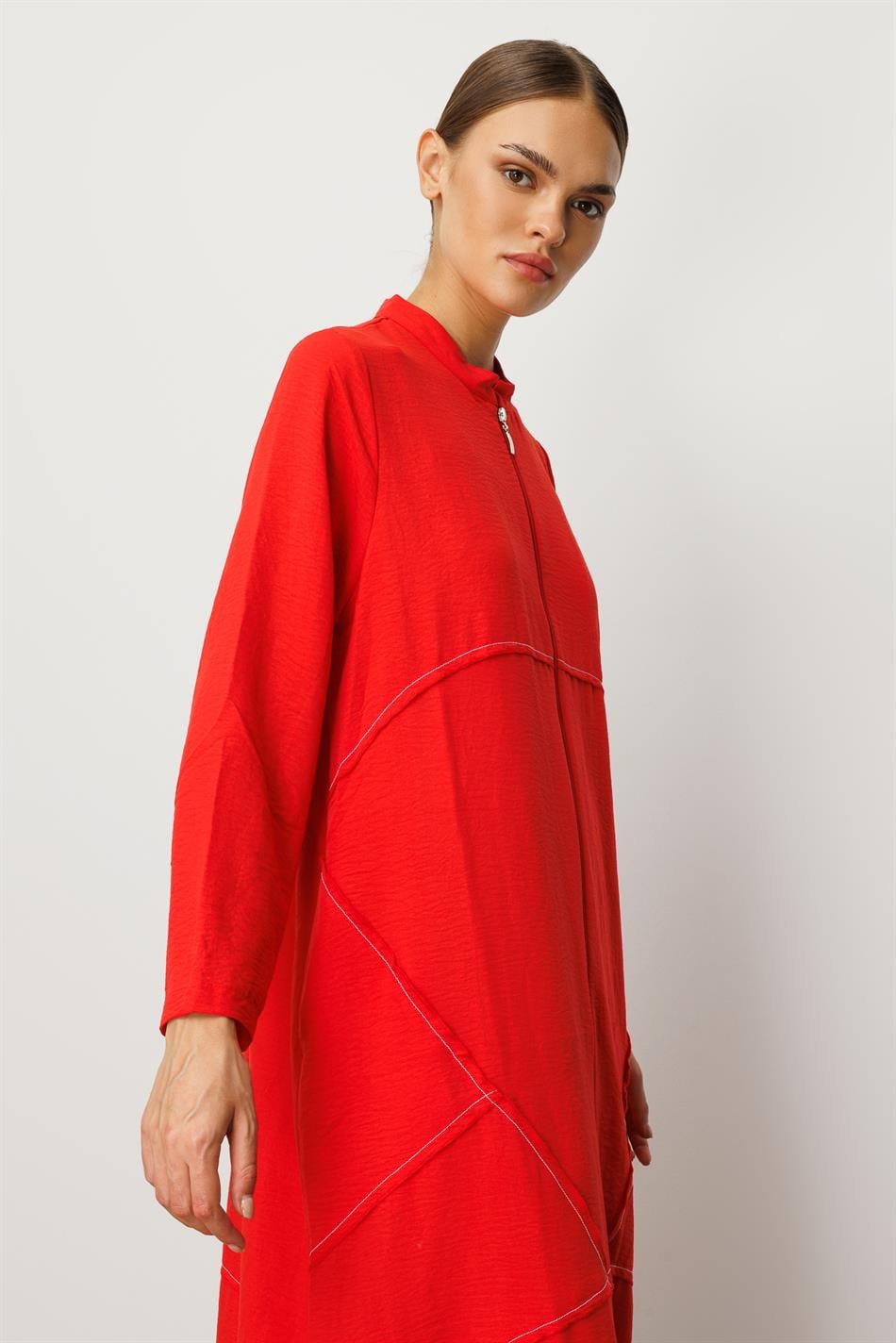Leichter und atmungsaktiver Sportmantel/Abaya aus Seidenstoff - Koralle