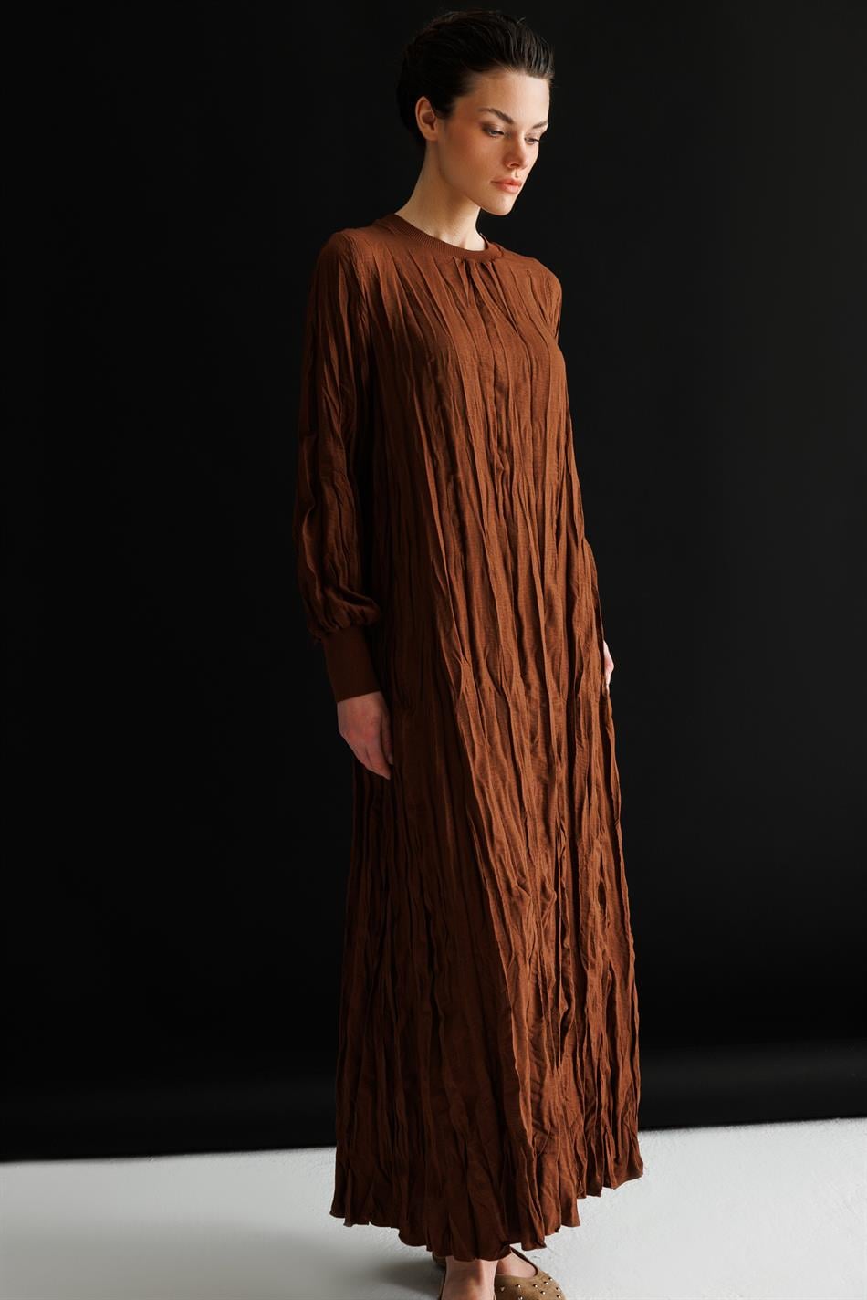 İpekche Soft Kraş Ribana Kol ve Yaka Detaylı Elbise-Kahve