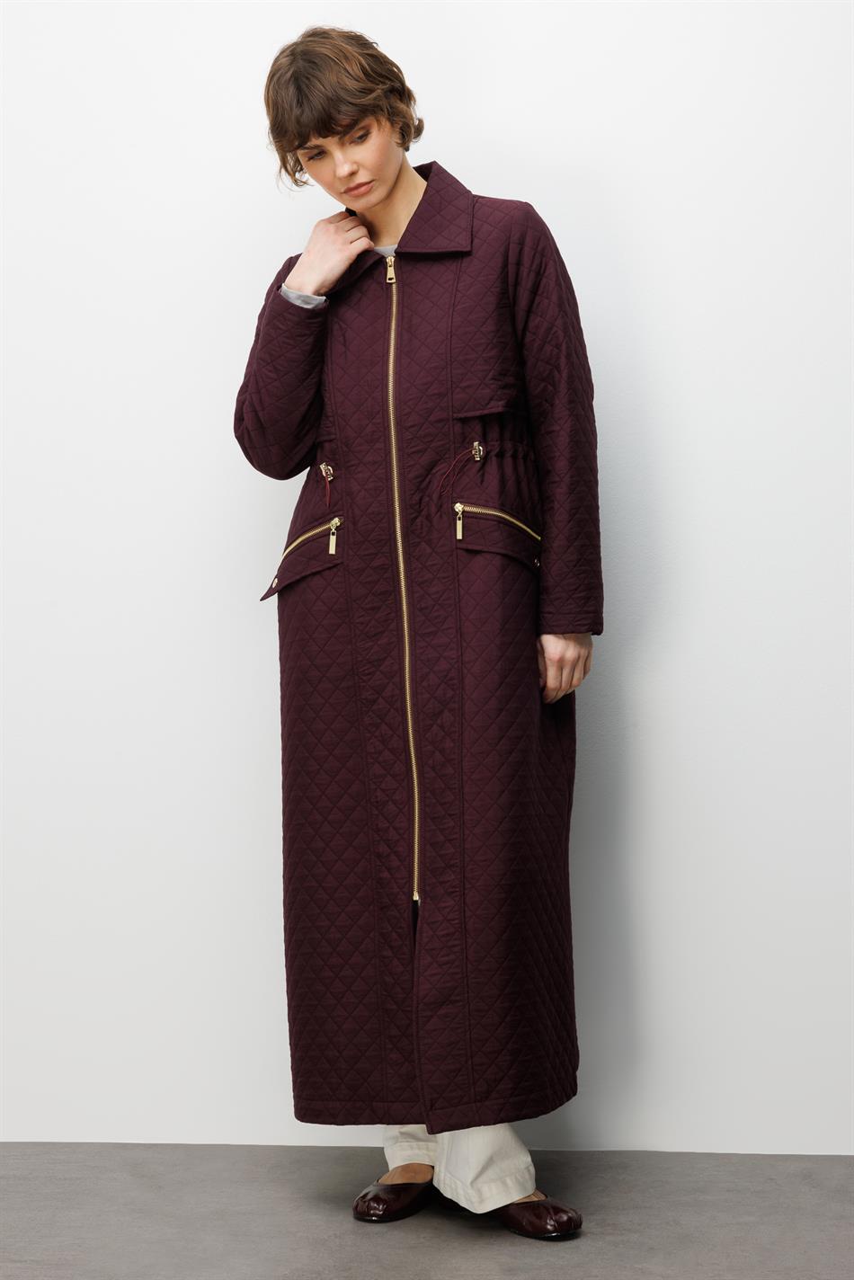 Lange jas met ritssluiting en zakken, gemaakt van jacquard gewatteerde stof - PAARS