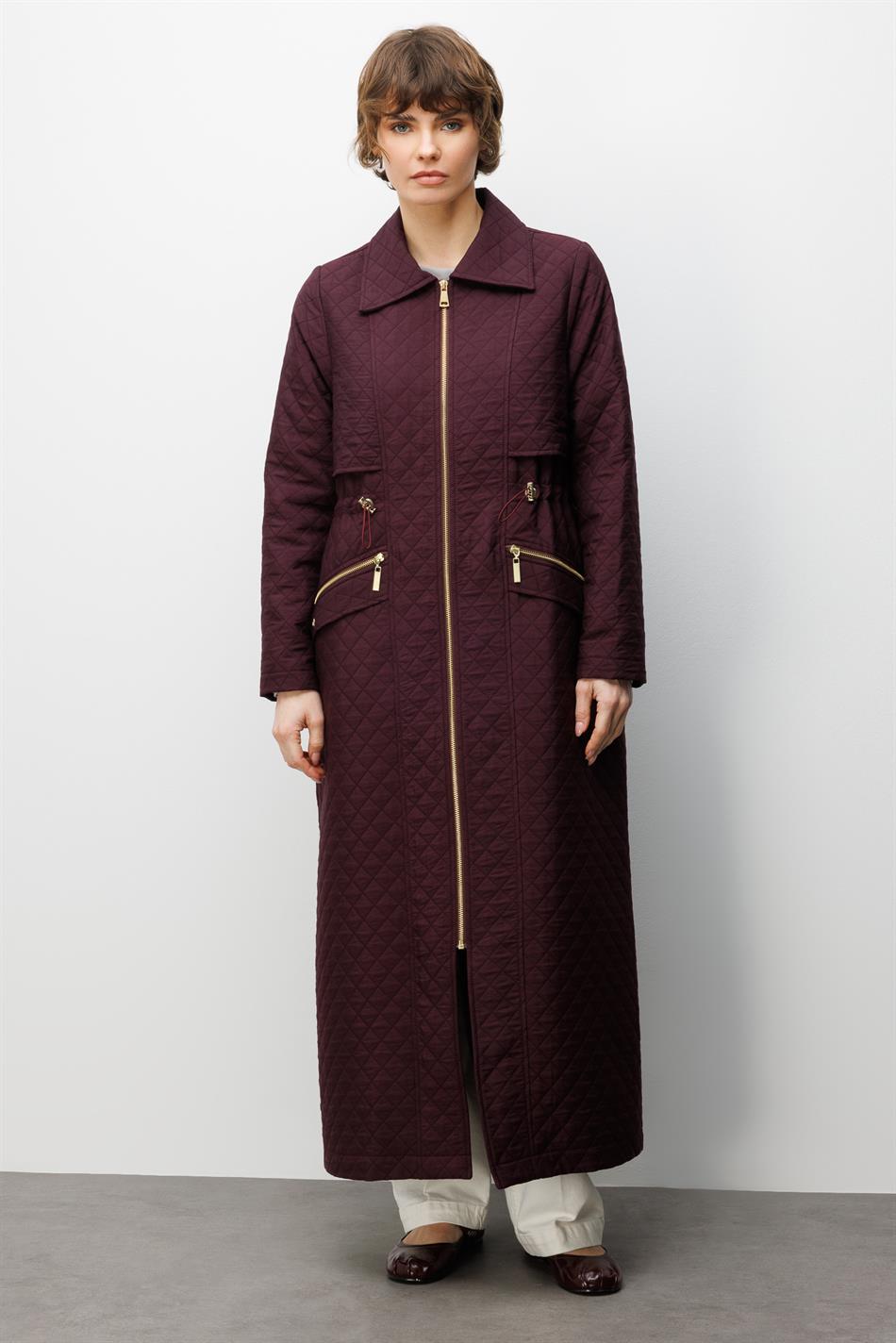 Lange jas met ritssluiting en zakken, gemaakt van jacquard gewatteerde stof - PAARS