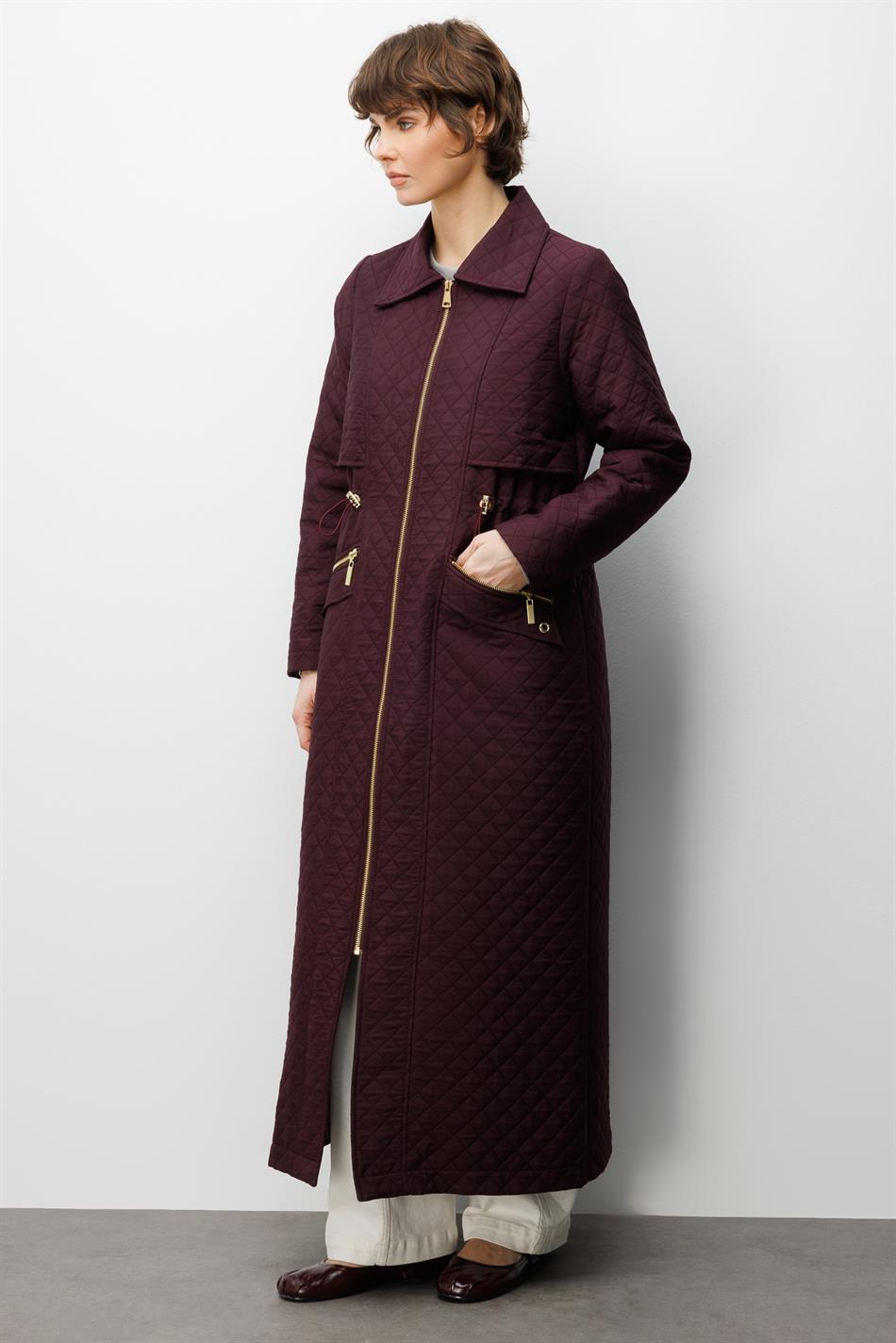 Lange jas met ritssluiting en zakken, gemaakt van jacquard gewatteerde stof - PAARS
