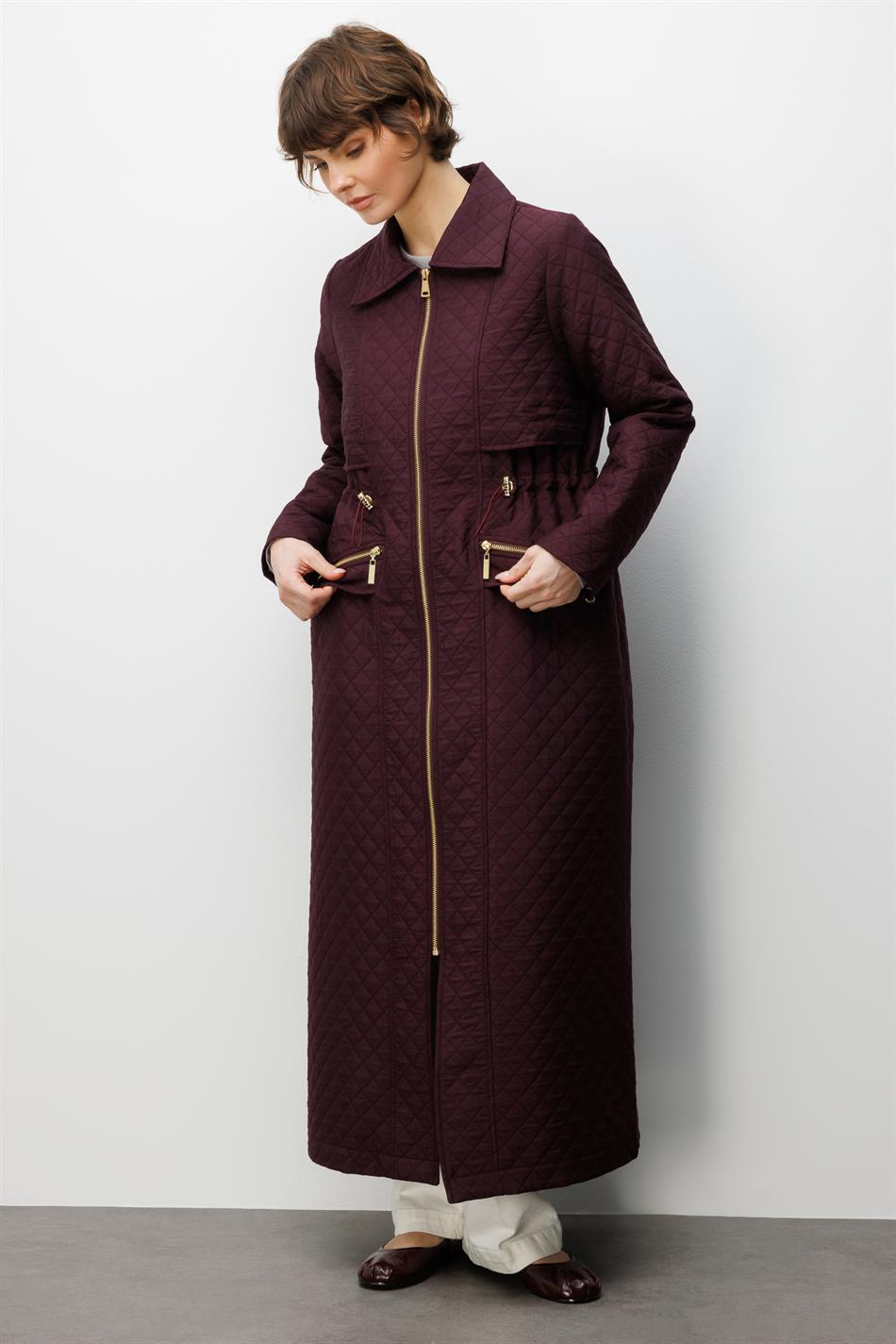 Lange jas met ritssluiting en zakken, gemaakt van jacquard gewatteerde stof - PAARS