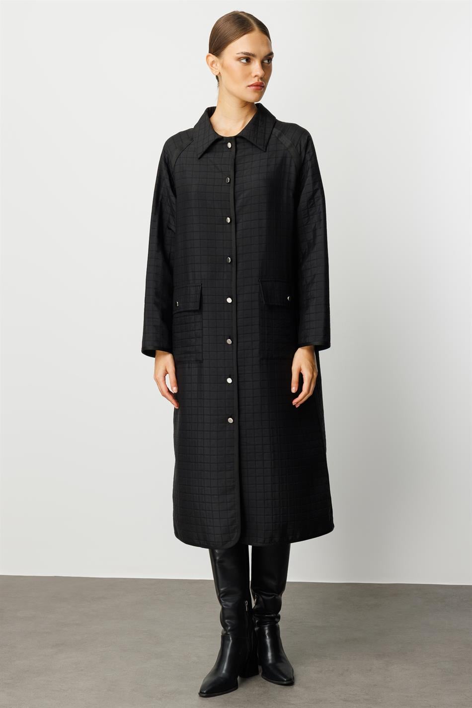Sportlicher Trenchcoat mit Jacquard-Karomuster, gefüttert und mit Zierdetails – Schwarz
