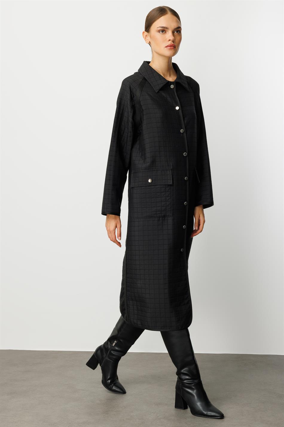 Sportlicher Trenchcoat mit Jacquard-Karomuster, gefüttert und mit Zierdetails – Schwarz