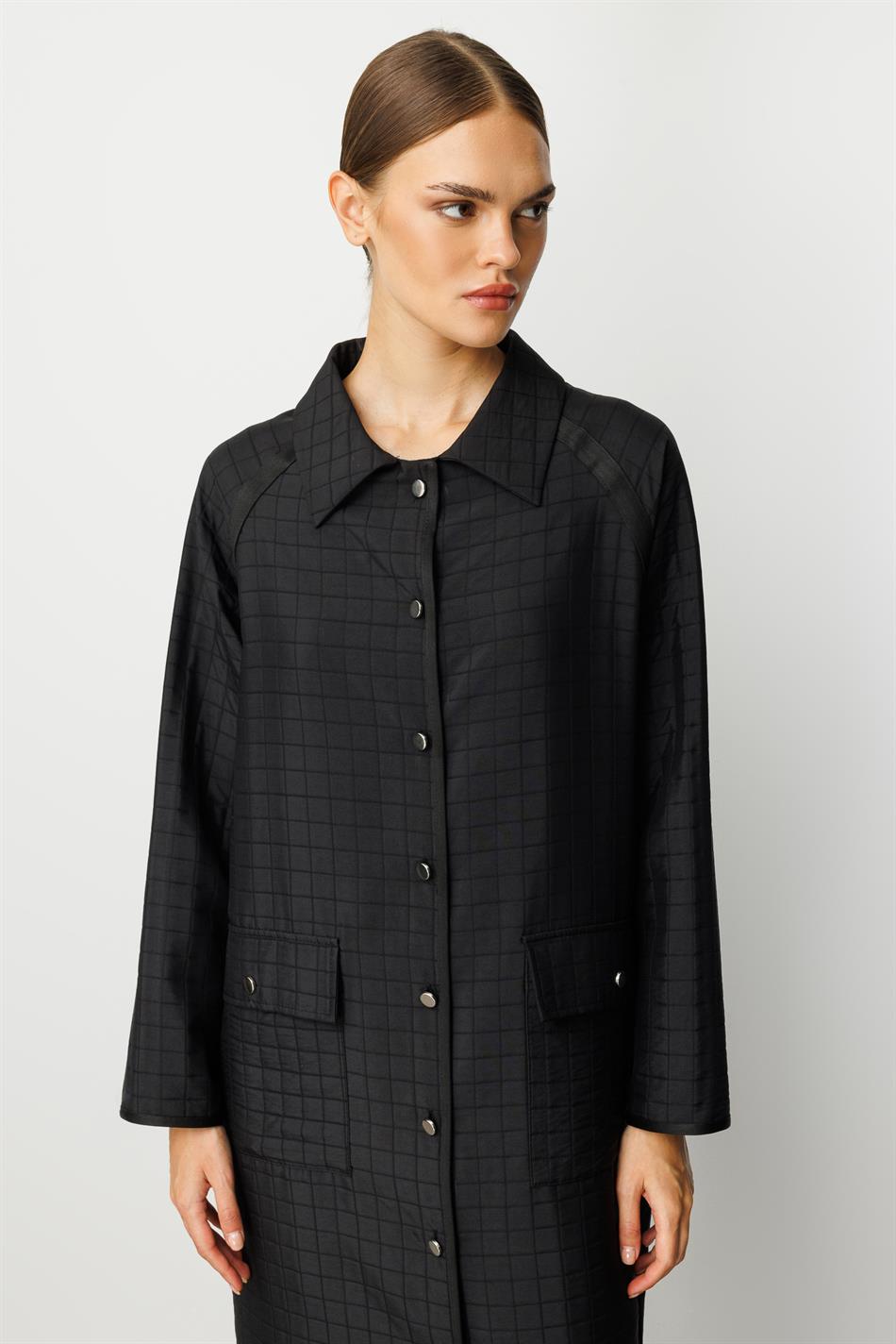 Sportlicher Trenchcoat mit Jacquard-Karomuster, gefüttert und mit Zierdetails – Schwarz