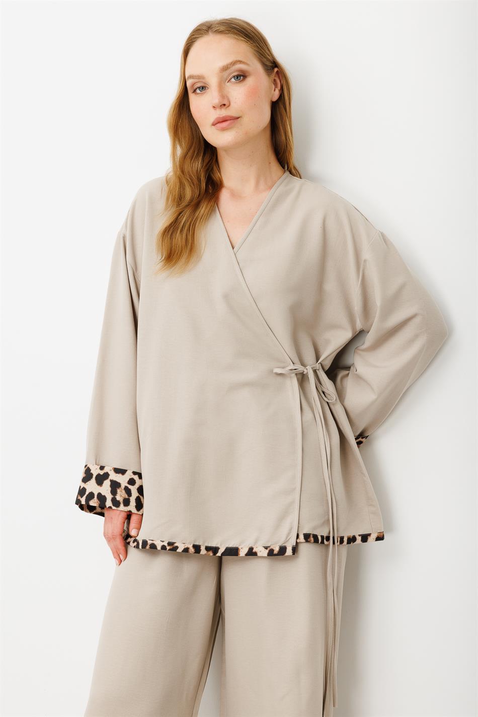 Kimono-sluiting met luipaardprint en bijpassende broek - Steenkleur