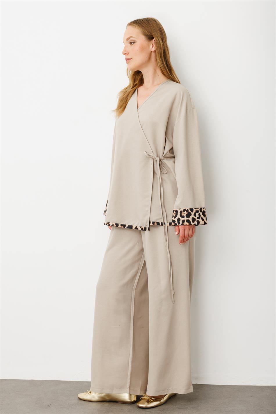 Kimono-sluiting met luipaardprint en bijpassende broek - Steenkleur