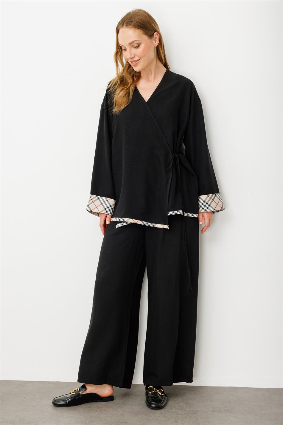 Kimono-achtige set met bijzonder patroon en bijpassende broek - Zwart