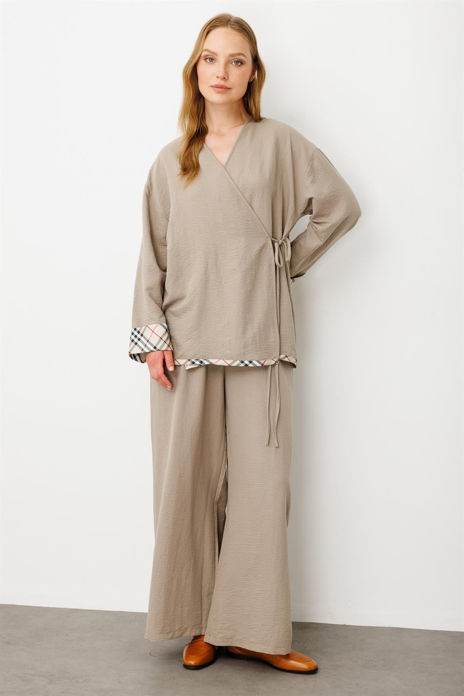 Kimono-Style Set with Special Pattern Detail and Trousers - Mink
