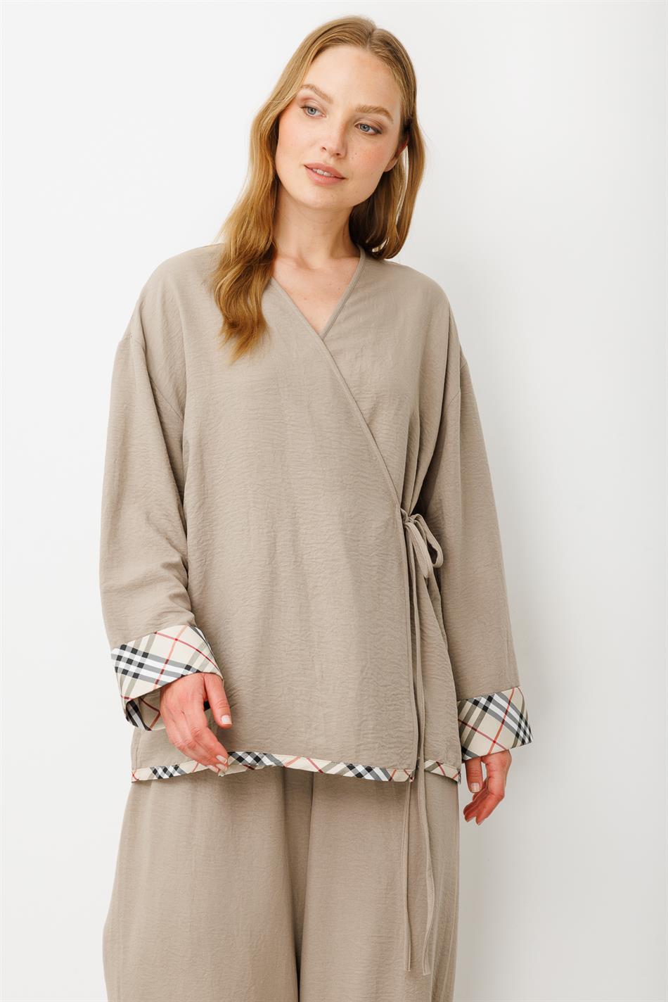 Kimono-Style Set with Special Pattern Detail and Trousers - Mink