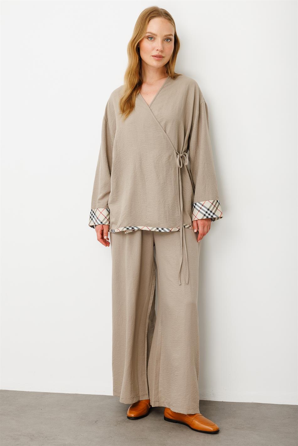 Kimono-Style Set with Special Pattern Detail and Trousers - Mink
