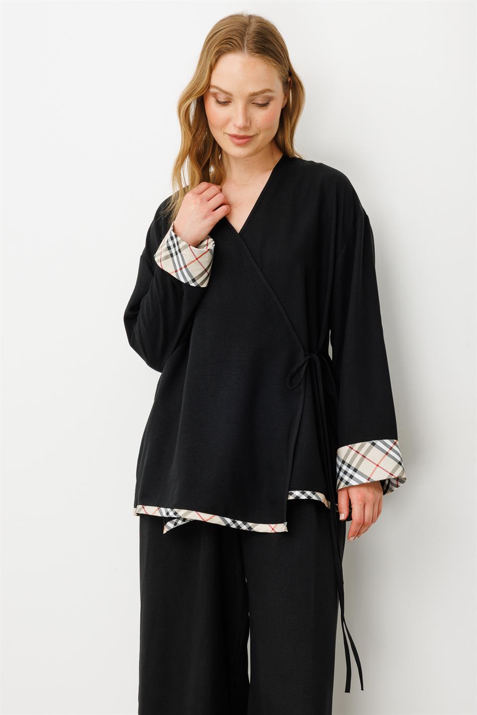 Kimono-achtige set met bijzonder patroon en bijpassende broek - Zwart
