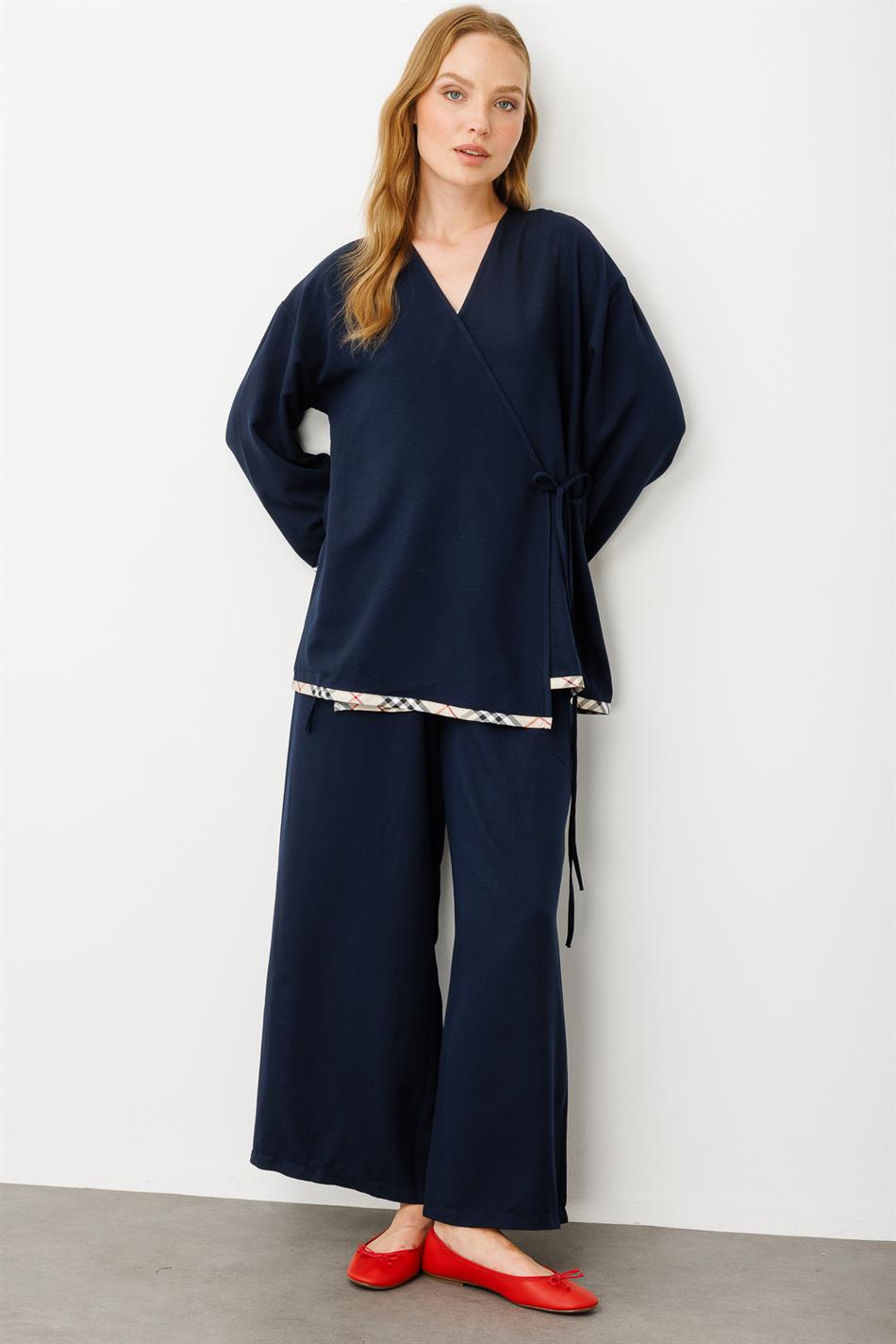 Kimono-Style Set with Special Pattern Detail and Trousers - Navy Blue