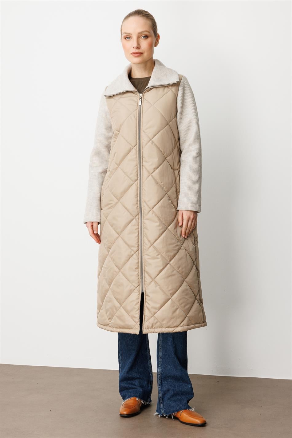 Zamansız Palto - Daş - Qolları və Yaxalığı ilə Yüksək Yun Örgüdən Hazırlanmış, Orta Bədən Yumşaq Lifli Astarla