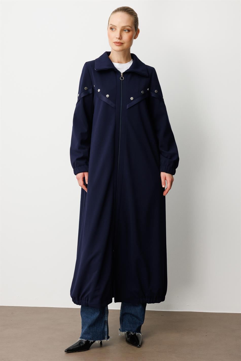 Saisonaler Trenchcoat/Cape mit Kreppstruktur und Mesh-Einsätzen, gefüttert – Marineblau