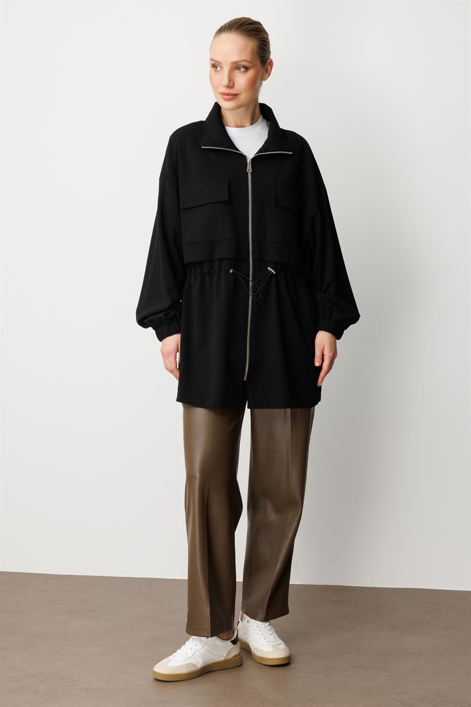 Saisonale, zeitlose Trenchcoat-Leggings aus Crêpe-Stoff – Schwarz