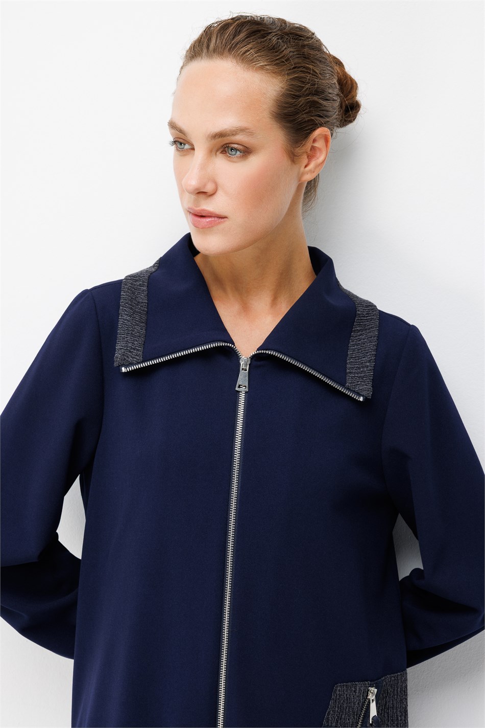 Crêpestof, speciaal handgemaakt borduurpatroon, sportieve, tijdloze jas/koffer - marineblauw
