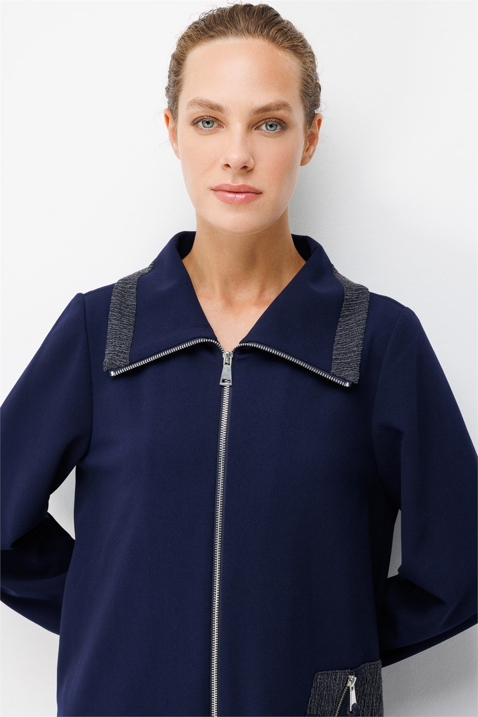 Crêpestof, speciaal handgemaakt borduurpatroon, sportieve, tijdloze jas/koffer - marineblauw