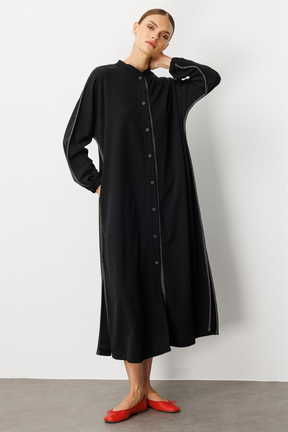Comfortabele abaya van crêpe stretchstof met plooien - Zwart