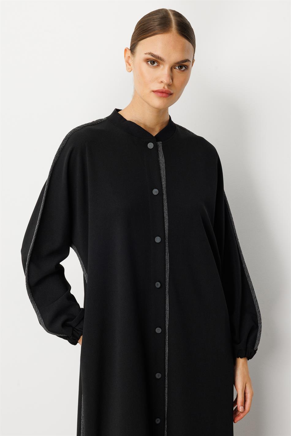 Comfortabele abaya van crêpe stretchstof met plooien - Zwart