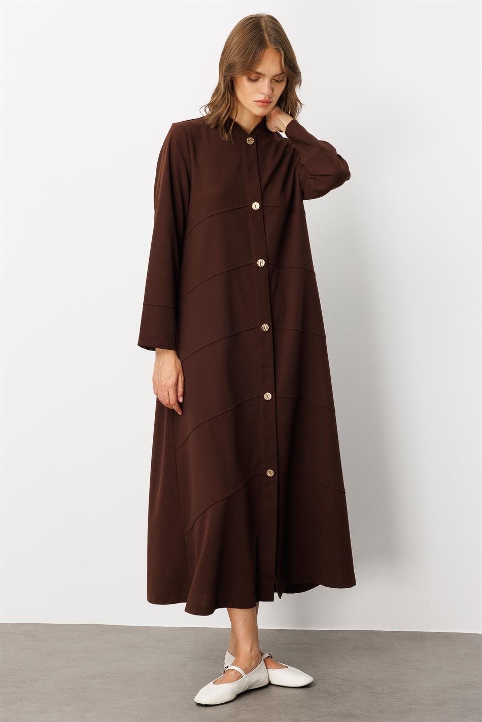 Handgefertigte, detailreiche Cape-Abaya aus Crêpe-Stretchstoff – Braun