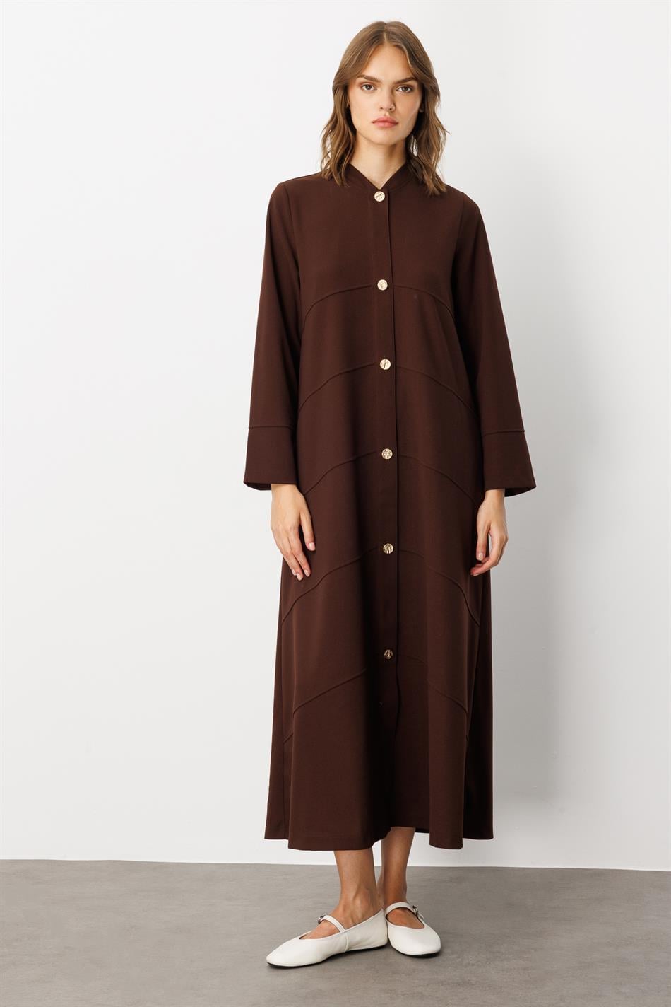 Handgefertigte, detailreiche Cape-Abaya aus Crêpe-Stretchstoff – Braun