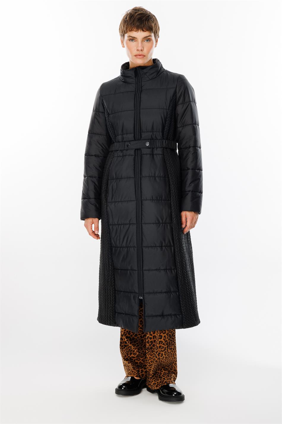 Yarpaq Naxışlı Yan Elastik Yorğanlı Toxunmuş Yastıqlı Palto/Gödəkçə - Qara