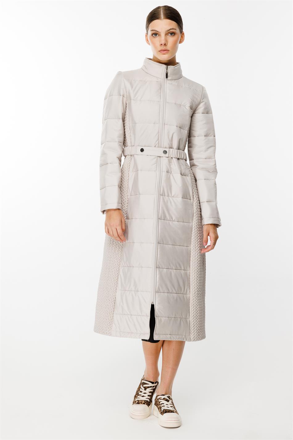 Yarpaq naxışlı, yan tərəfə uzanan yorğanlı toxunmuş, yumşaq palto/gödəkçə - Gümüşü