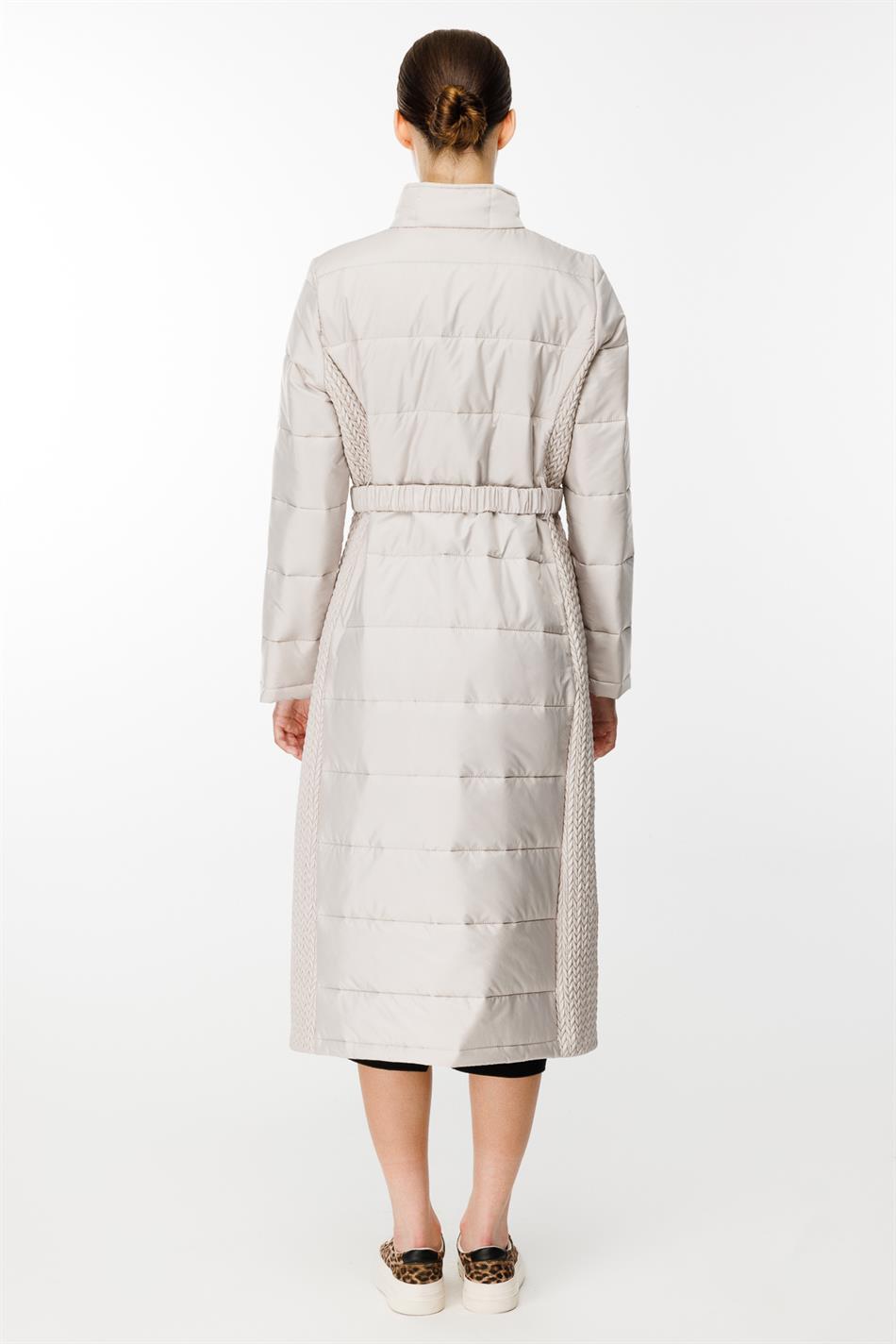 Yarpaq naxışlı, yan tərəfə uzanan yorğanlı toxunmuş, yumşaq palto/gödəkçə - Gümüşü