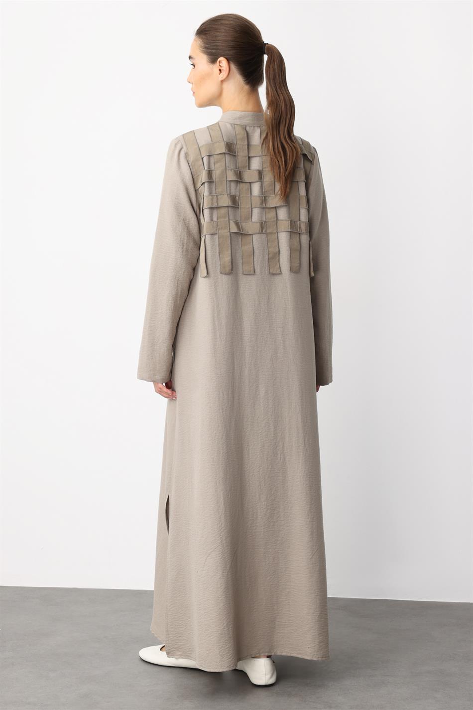 Sportjas/jurk/abaya met mesh-achterkant en borduurwerk van zijde - R-MINK